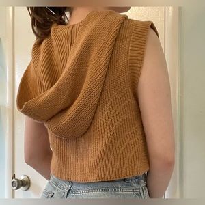 Cropped Short Sleeve Knit Sweater With Hood